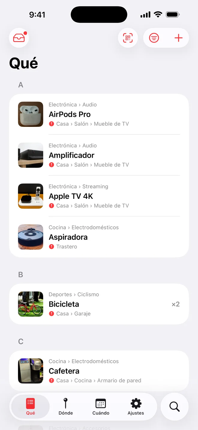 Pestaña Qué de Whateren: objetos agrupados alfabéticamente, cada uno con su foto, categoría y ubicación